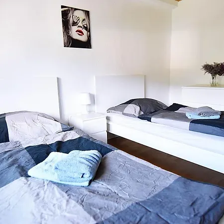 3 In Apartment